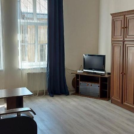 2 Bedroom Apartment On Tomashivskogo Street 7 ลวีฟ ภายนอก รูปภาพ