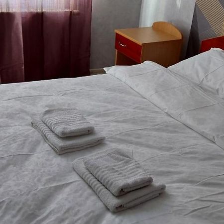 2 Bedroom Apartment On Tomashivskogo Street 7 ลวีฟ ภายนอก รูปภาพ