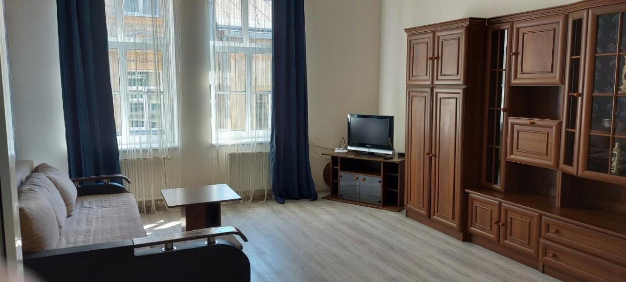 2 Bedroom Apartment On Tomashivskogo Street 7 ลวีฟ ภายนอก รูปภาพ