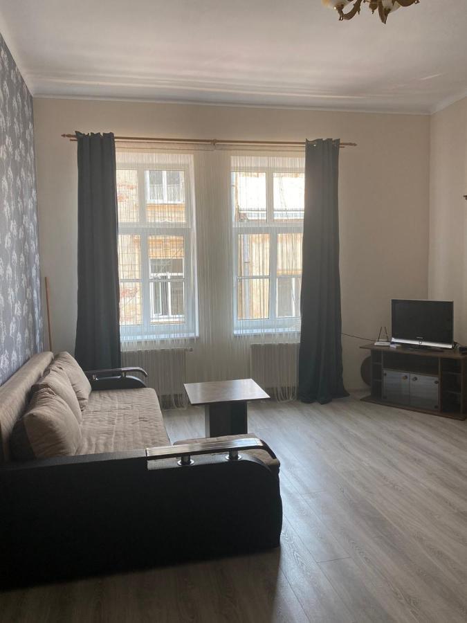 2 Bedroom Apartment On Tomashivskogo Street 7 ลวีฟ ภายนอก รูปภาพ
