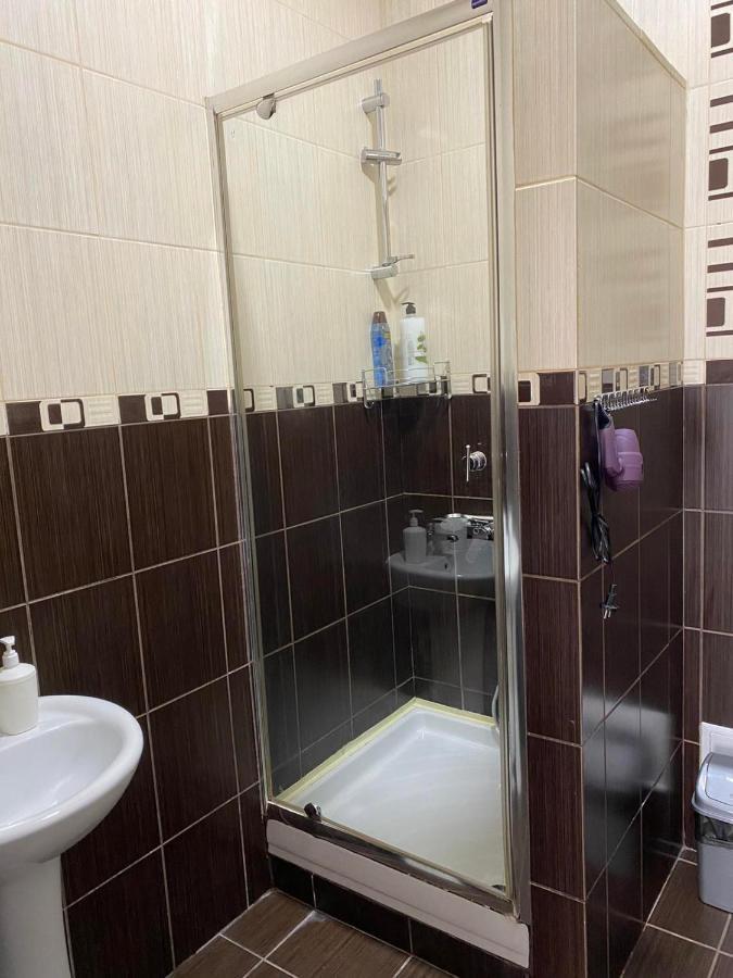 2 Bedroom Apartment On Tomashivskogo Street 7 ลวีฟ ภายนอก รูปภาพ
