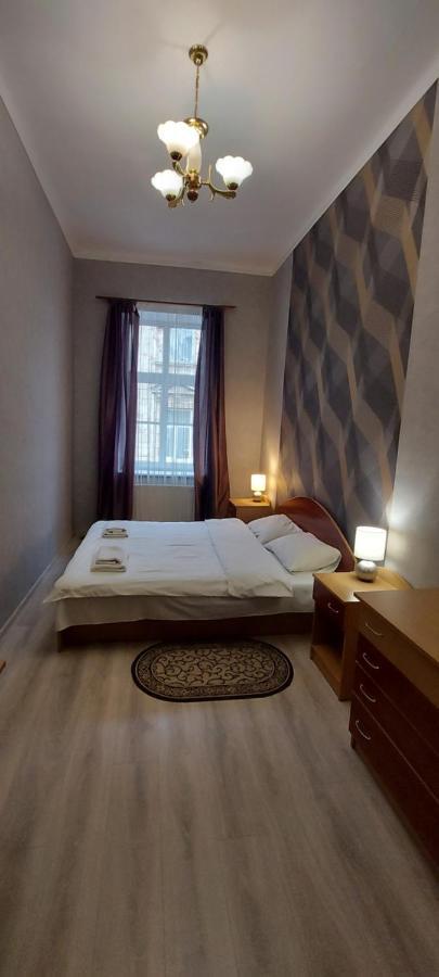 2 Bedroom Apartment On Tomashivskogo Street 7 ลวีฟ ภายนอก รูปภาพ