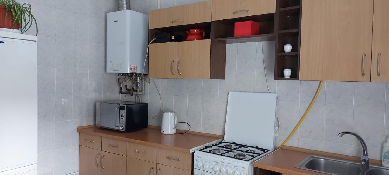 2 Bedroom Apartment On Tomashivskogo Street 7 ลวีฟ ภายนอก รูปภาพ